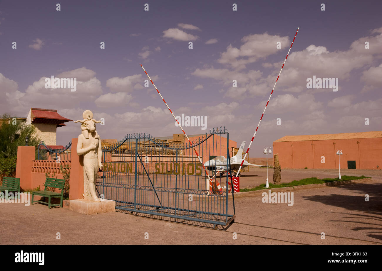 OUARZAZATE, Marokko - Eingang zum Film-Sets in den Atlas Corporation Studios. Stockfoto