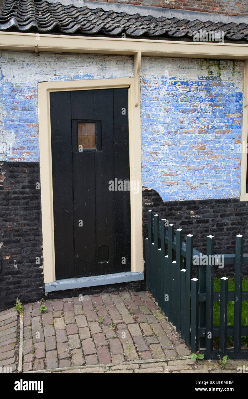 Krummen Tür am Haus Zuiderzeemuseum Enkhuizen Niederlande Stockfoto