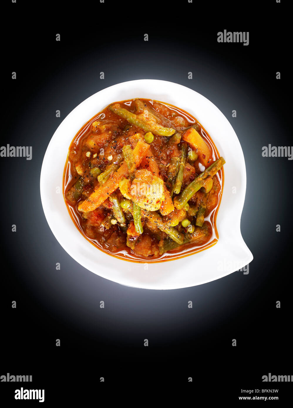 Gemüsecurry mit grünem Chili, Minze und Koriander Stockfoto