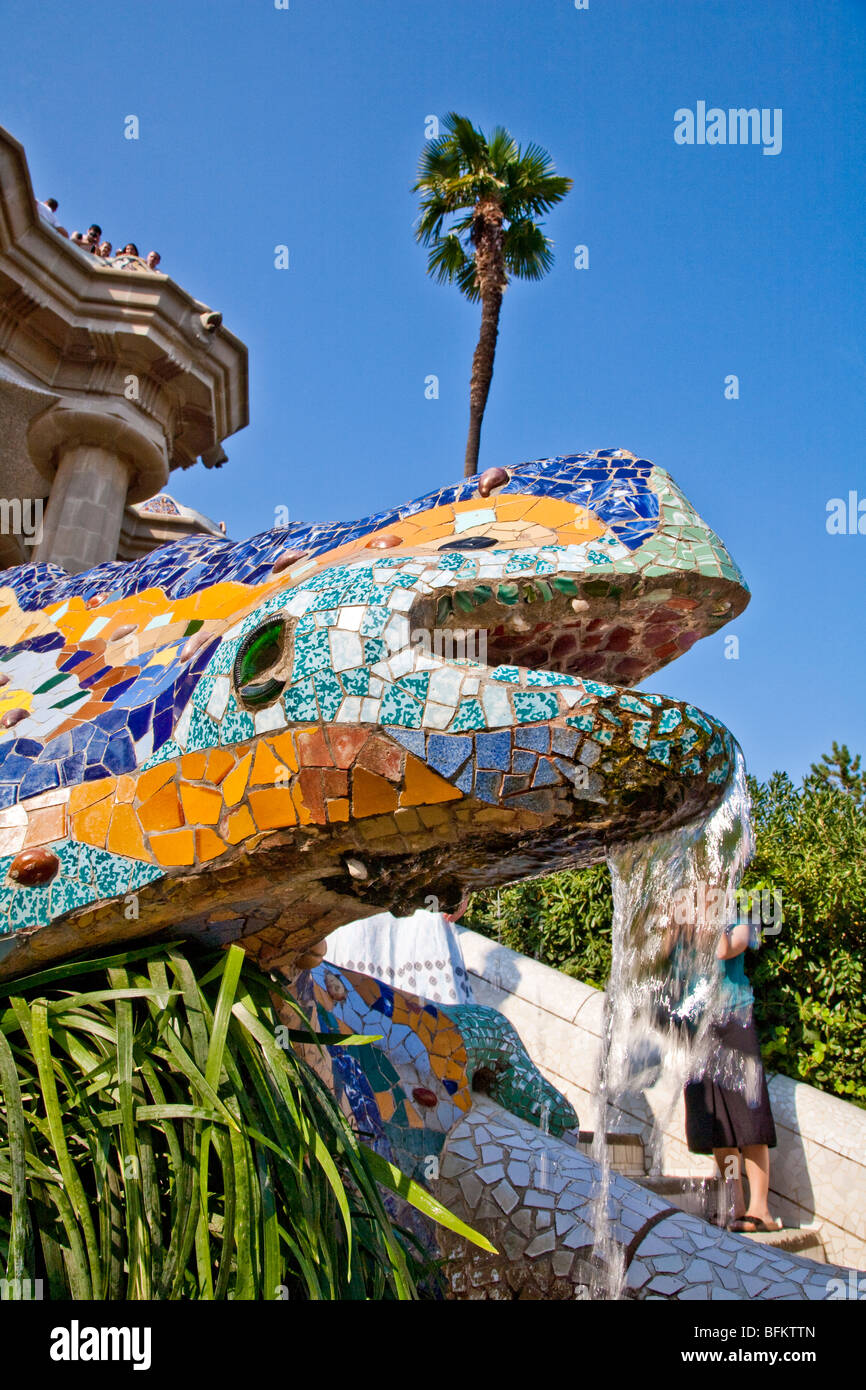 Mosaik Drachenkopf von Gaudi im Parc Güell, Barcelona, Spanien Stockfoto