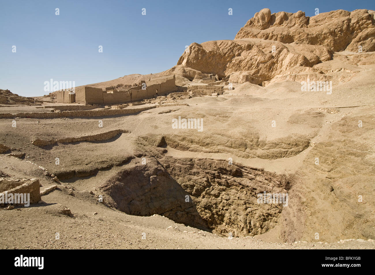 Die große Grube in der Nähe von Deir el-Medina, Arbeiter Dorf in der Nähe von Tal der Könige, Westufer des Nil, Luxor, Ägypten Stockfoto