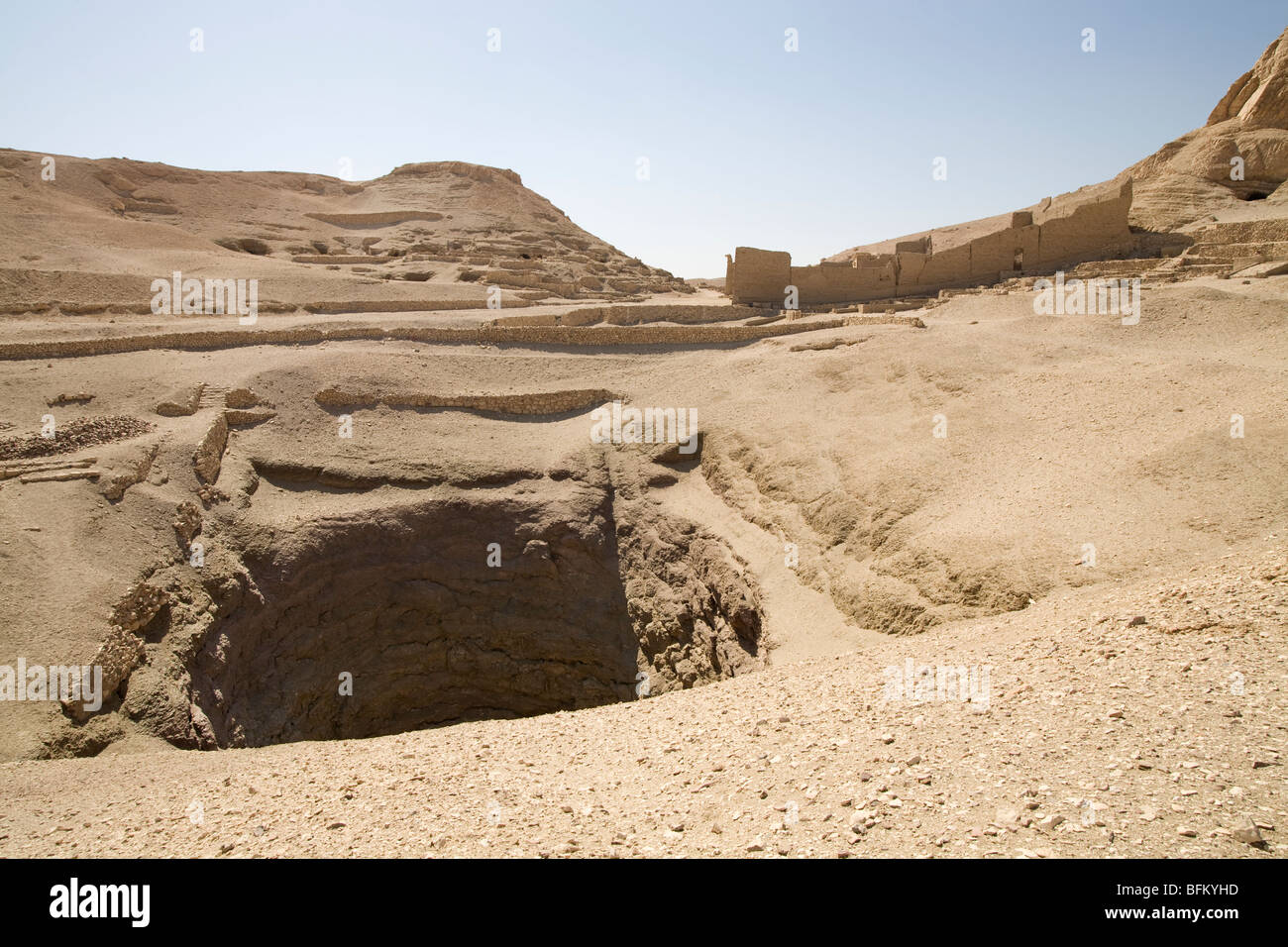 Die große Grube in der Nähe von Deir el-Medina, Arbeiter Dorf in der Nähe von Tal der Könige, Westufer des Nil, Luxor, Ägypten Stockfoto