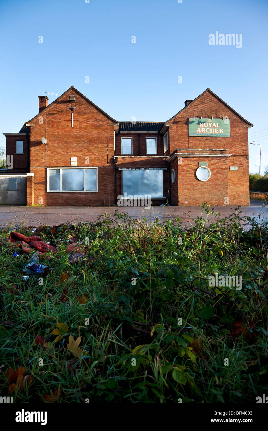 Britischen Pub geschlossen. Royal Archer, Kingswood, Bristol BS15 4TL, UK Stockfoto