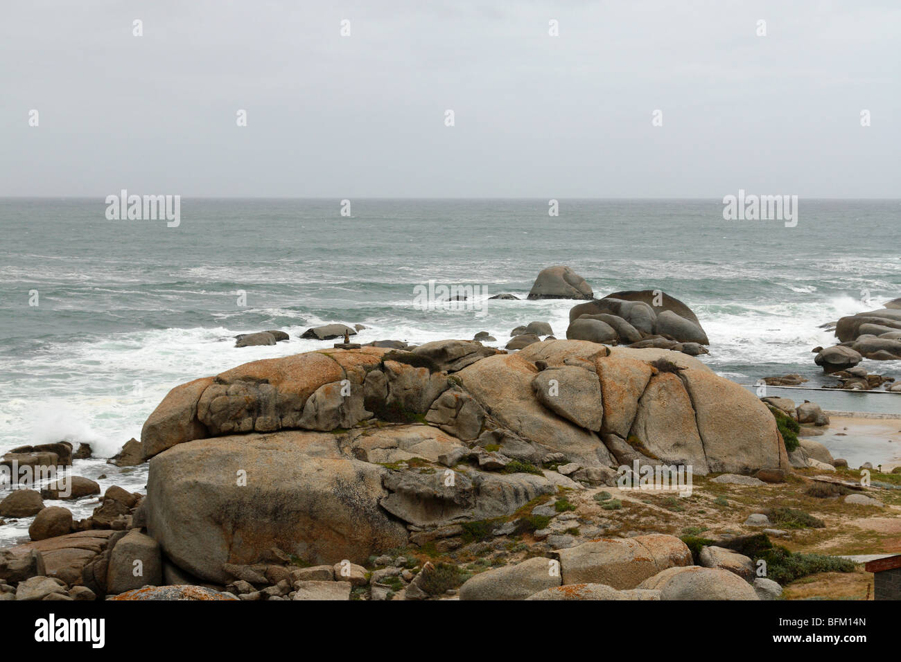 Atlantischen Ozean Meer Blick von der West Coast of Cape Town, Westkap, Südafrika, November 2009 Stockfoto