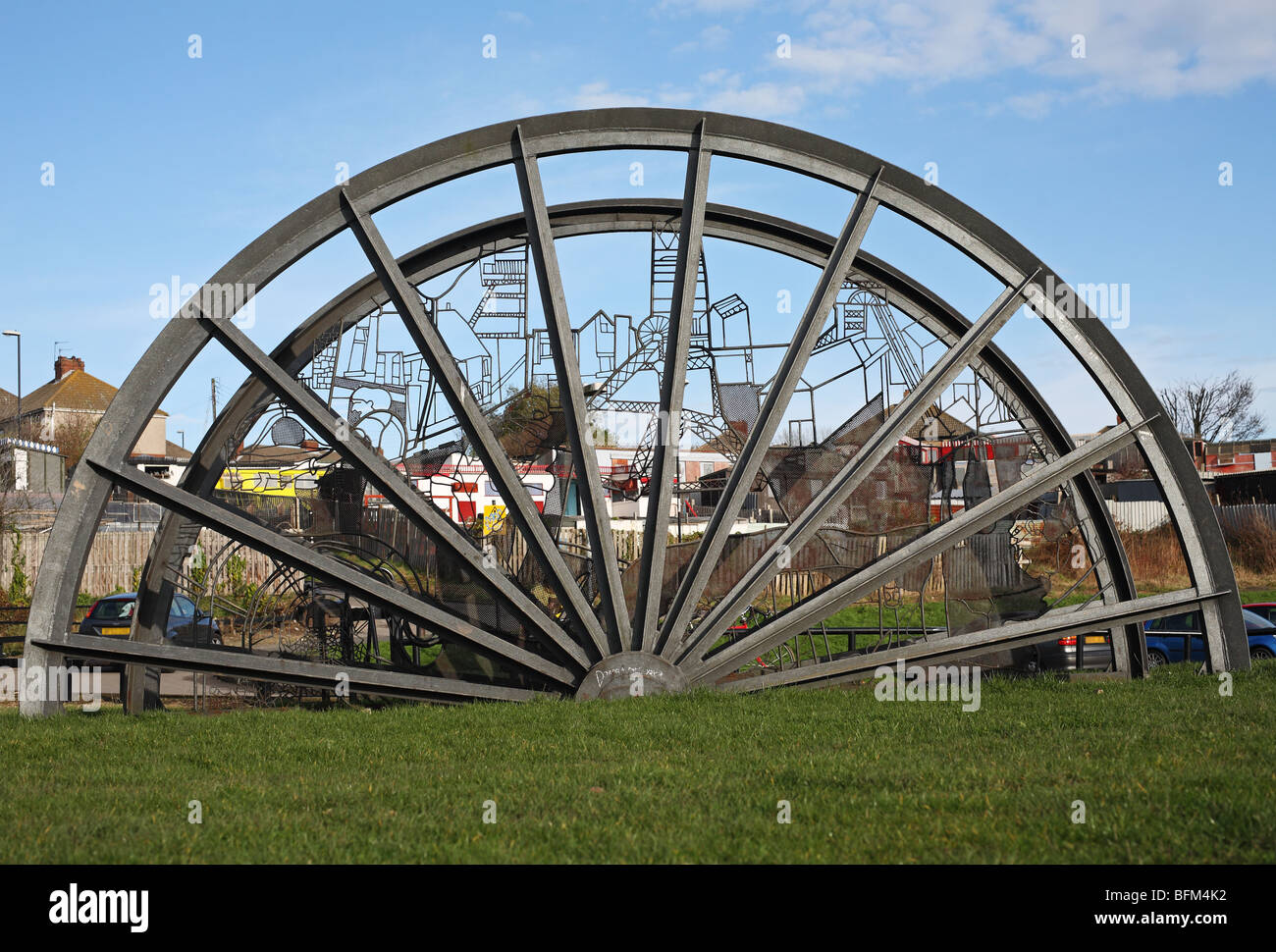 Grube Rad von Wilma Eaton. Eine moderne Skulptur, die Darstellung der Kohle Bergbau Erbe von Sunderland, UK Stockfoto