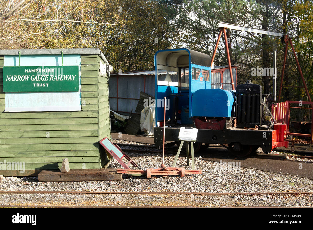 Hampshire Narrow Gauge Railway Trust (HGRT) Motor Agwi Pet (Simplex) außerhalb seiner Schuppen am Bursledon Ziegelei Museum, Hampshire Stockfoto