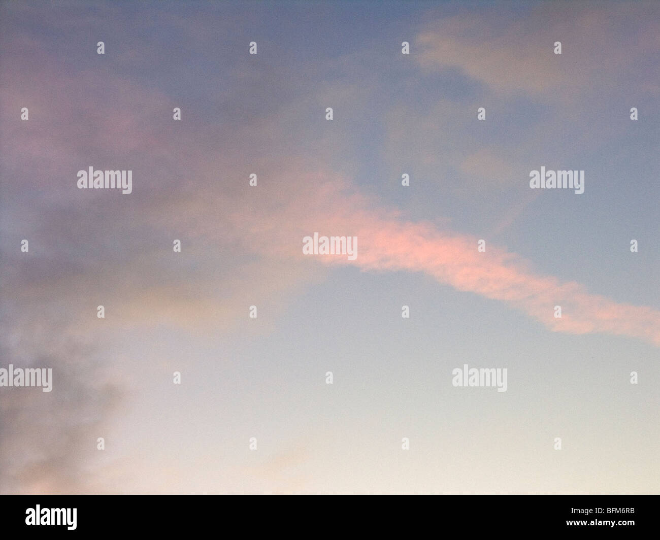 Altostratus & Cirruswolken über Tooting, London Stockfoto