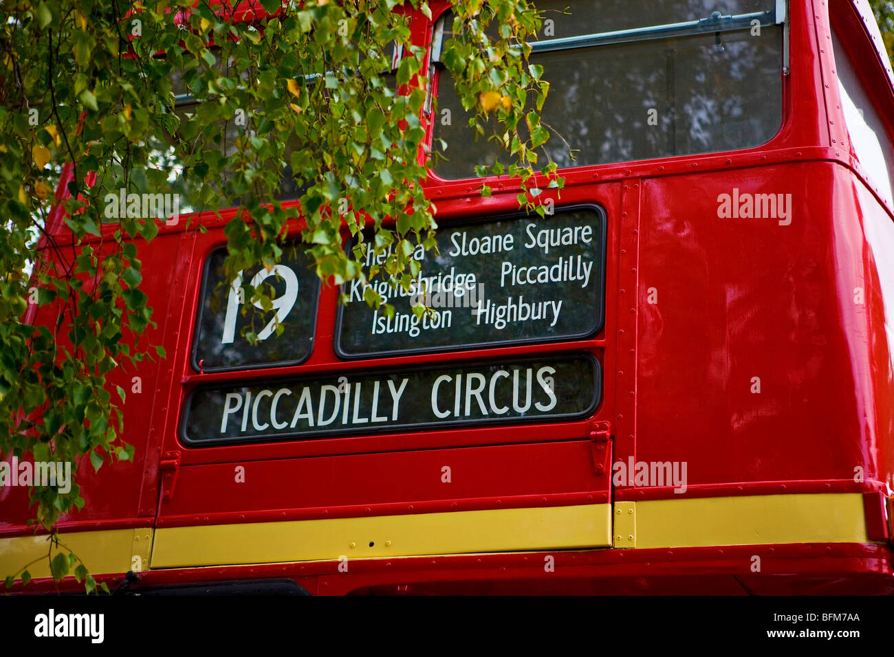 Doppeldecker-roter Londoner Bus auf dem Goodwood Revival-Festival in Chichester, West Sussex, Großbritannien Stockfoto