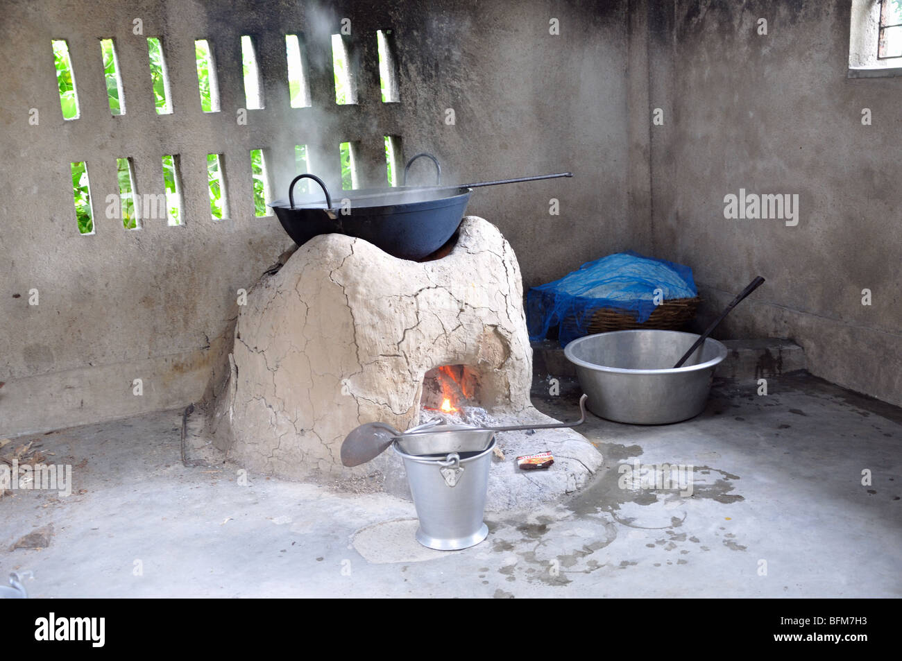 Eine einfache Küche in Rajarhat Dorf, in der Nähe von Kolkata (Kalkutta) West Bengal, Indien Stockfoto
