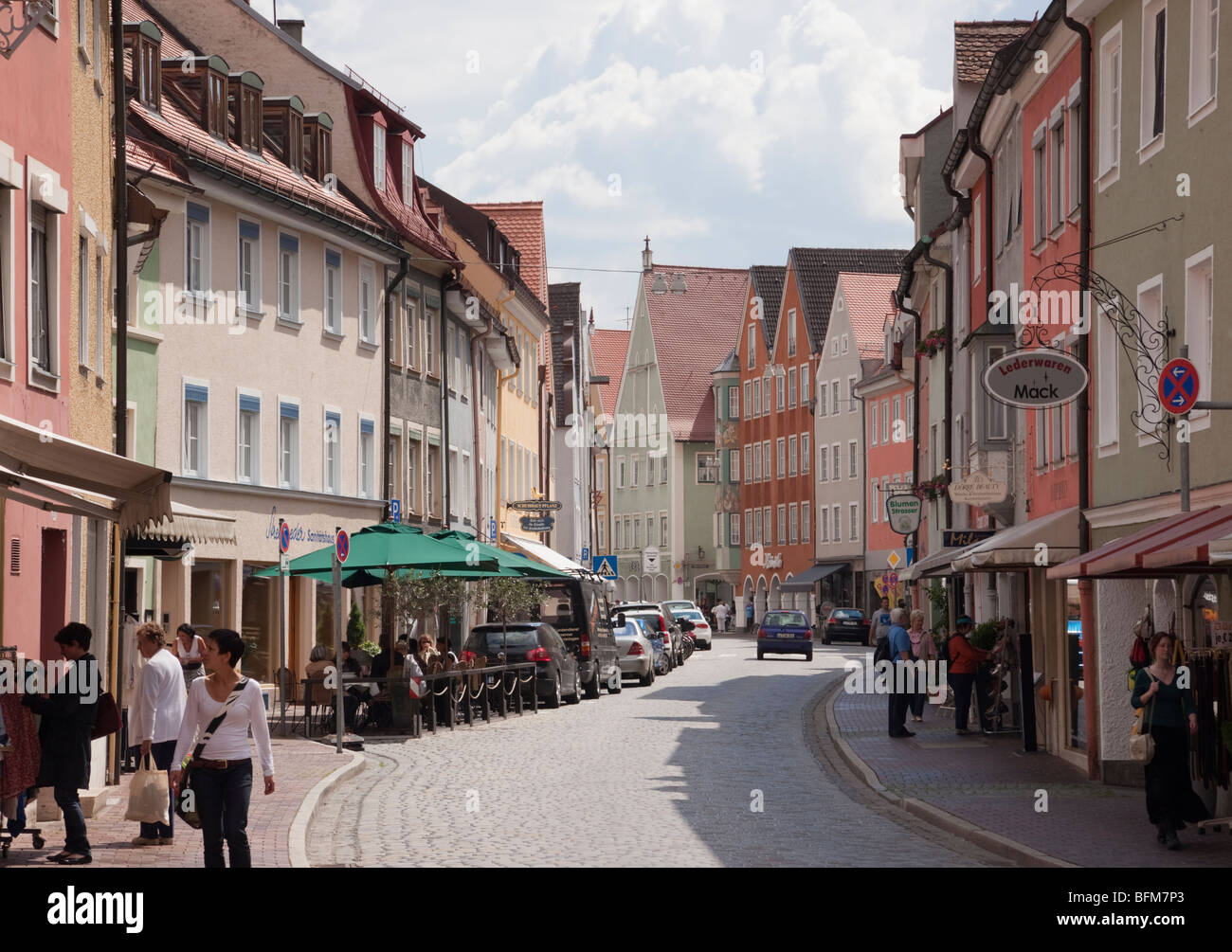 Landsberg am Lech, Bayern, Deutschland. Gepflasterten Straßen und historischen Gebäuden in der Altstadt der Stadtmauer entlang der romantischen Straße Stockfoto