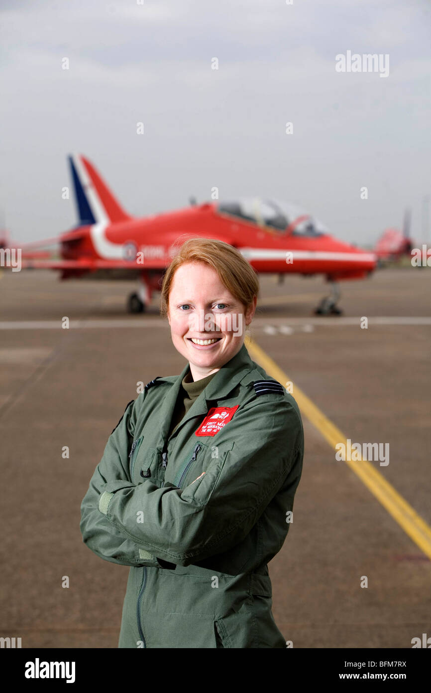 Erste weibliche Pilot mit dem RAF Display Team der Red Arrows, Kirsty Moore. Stockfoto
