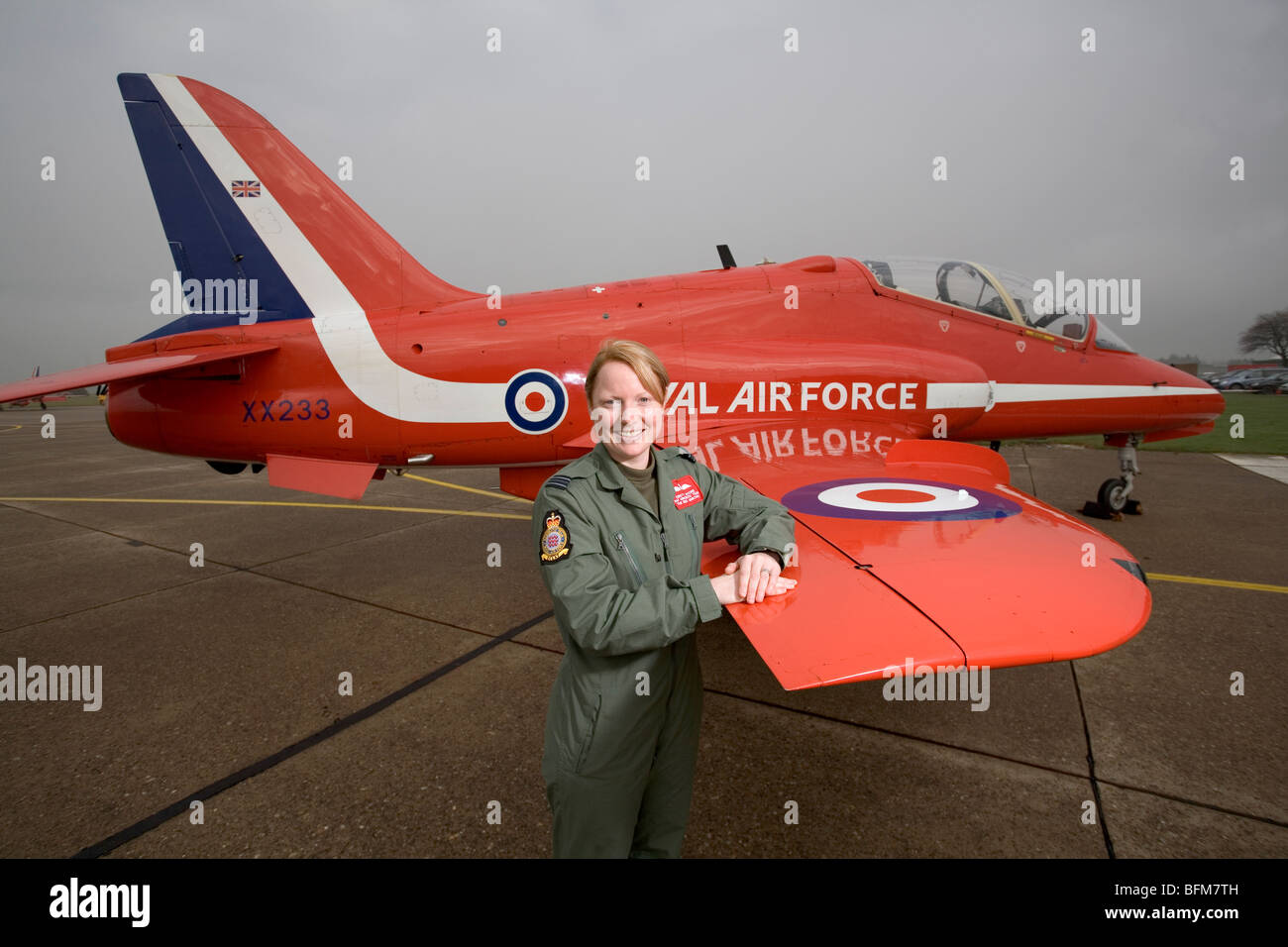 Erste weibliche Pilot mit dem RAF Display Team der Red Arrows, Kirsty Moore. Stockfoto