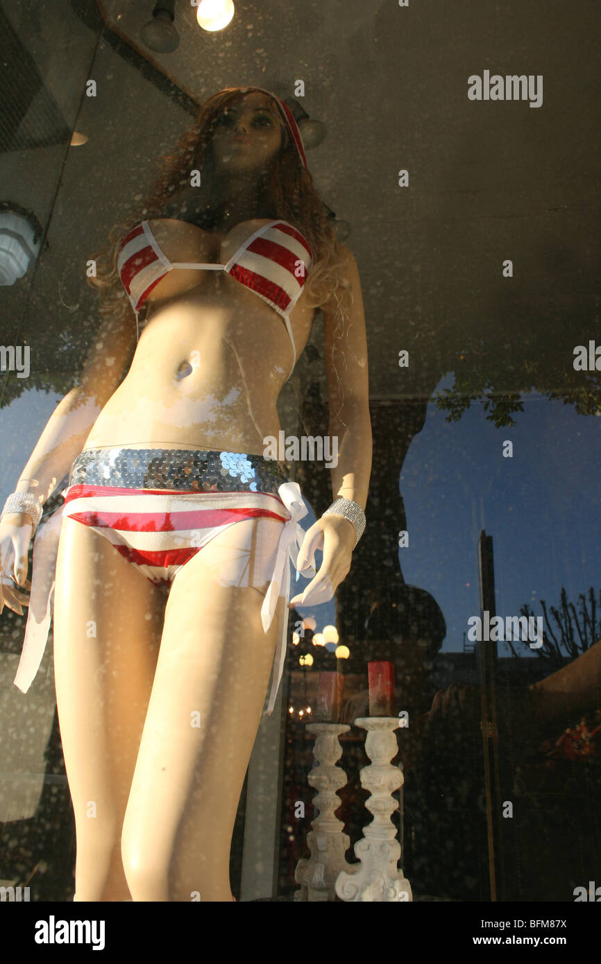 Schaufenster, ein Sex-Shop, Los Angeles, CA, Mannequin mit einem bikini Stockfoto