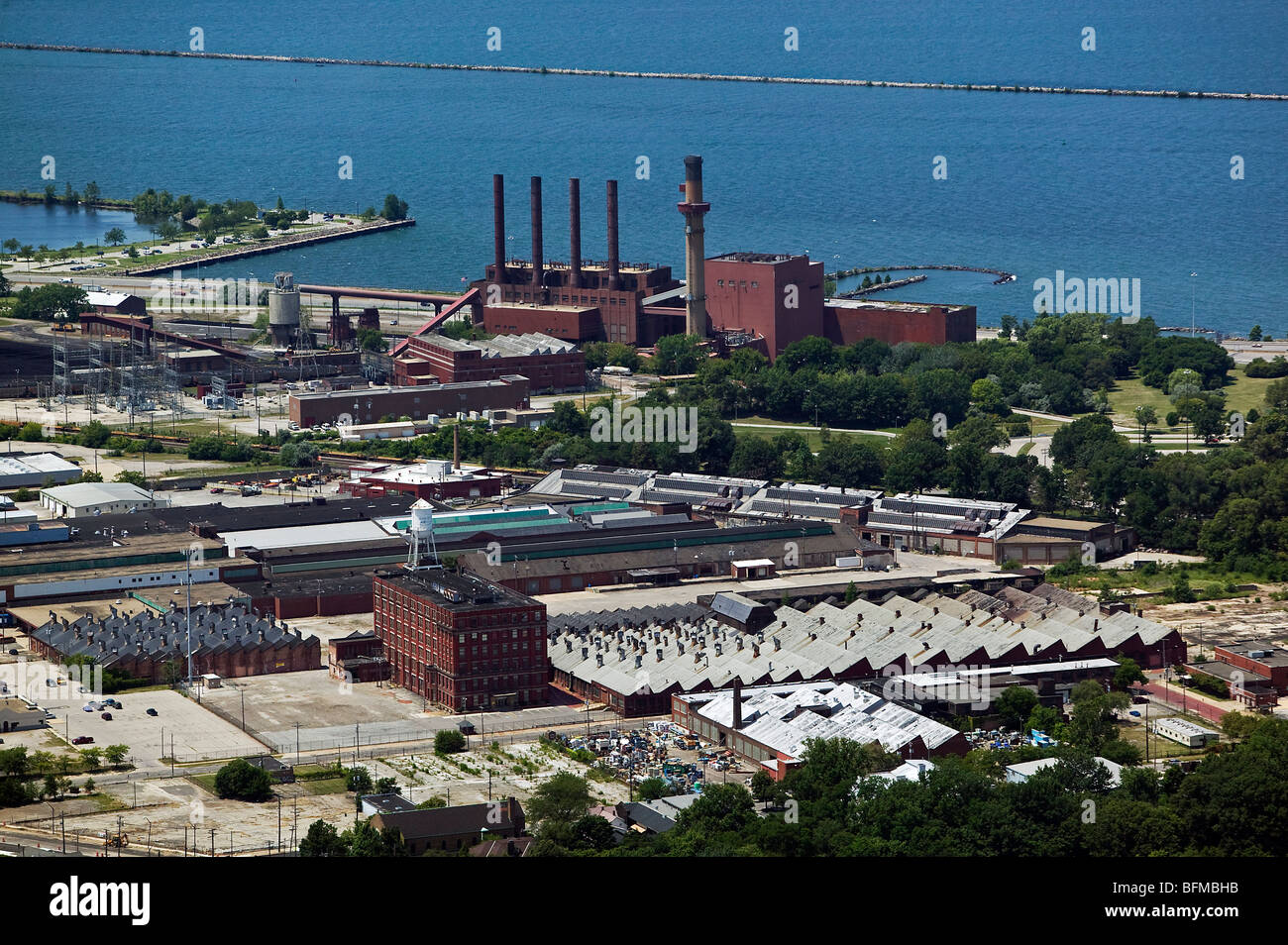 Luftaufnahme über Cleveland Electric Illuminating Company Lake Erie-Wasser-Kraftwerk Stockfoto