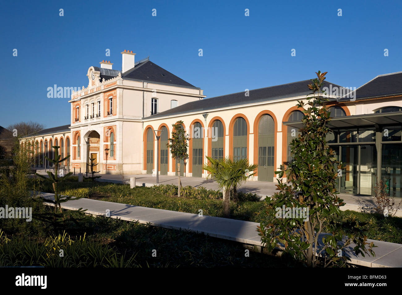 Die Vichy-Bahnhof, renoviert in 2009 (Allier - Frankreich). Gare SNCF de Vichy Rénovée En 2009 (Allier - Auvergne - Frankreich). Stockfoto
