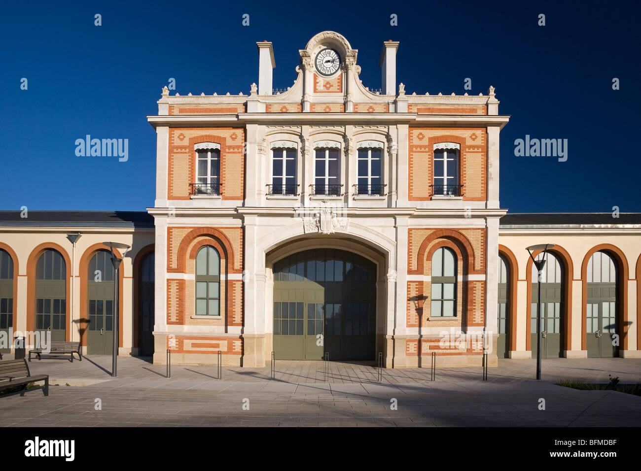 Die Vichy-Bahnhof, renoviert in 2009 (Allier - Frankreich). Gare SNCF de Vichy Rénovée En 2009 (Allier - Auvergne - Frankreich). Stockfoto