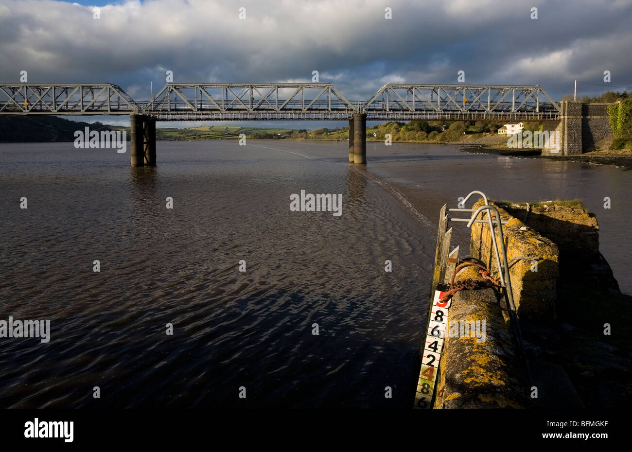 Stahl-Eisenbahnbrücke (längste im Süden von Irland), über River Barrow, Great Island, County Wexford, Irland Stockfoto