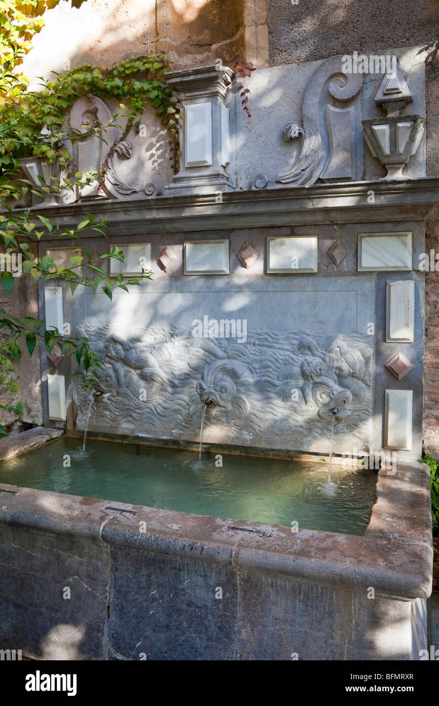 Renaissance-Brunnen zwischen dem Alcazar und die Alhambra, Granada, Spanien Stockfoto