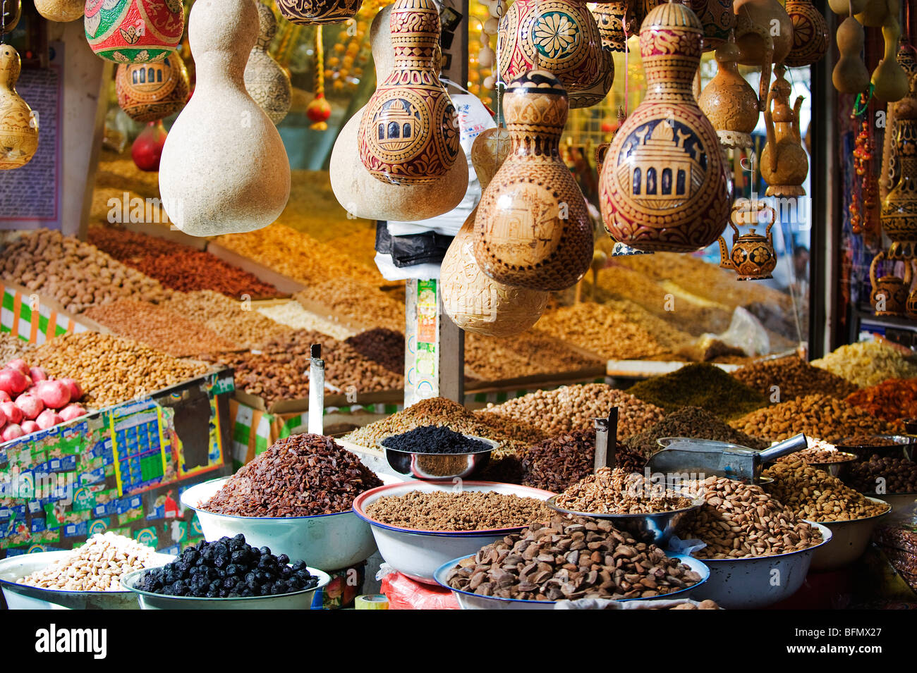 China, Provinz Xinjiang, Kashgar, getrocknete Früchte stehen, Sonntagsmarkt Stockfoto