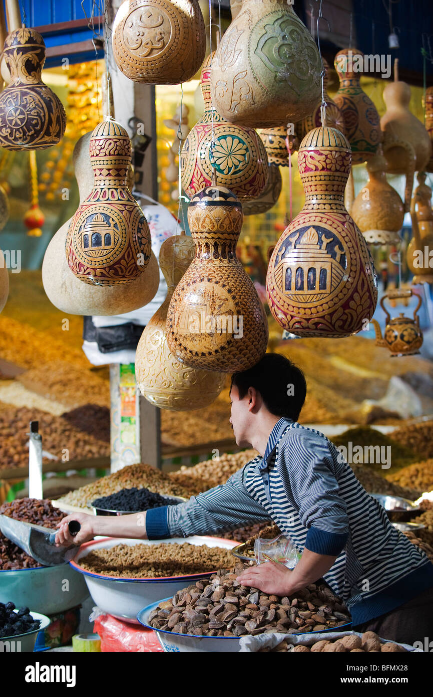 China, Provinz Xinjiang, Kashgar, getrocknete Früchte stehen, Sonntagsmarkt Stockfoto
