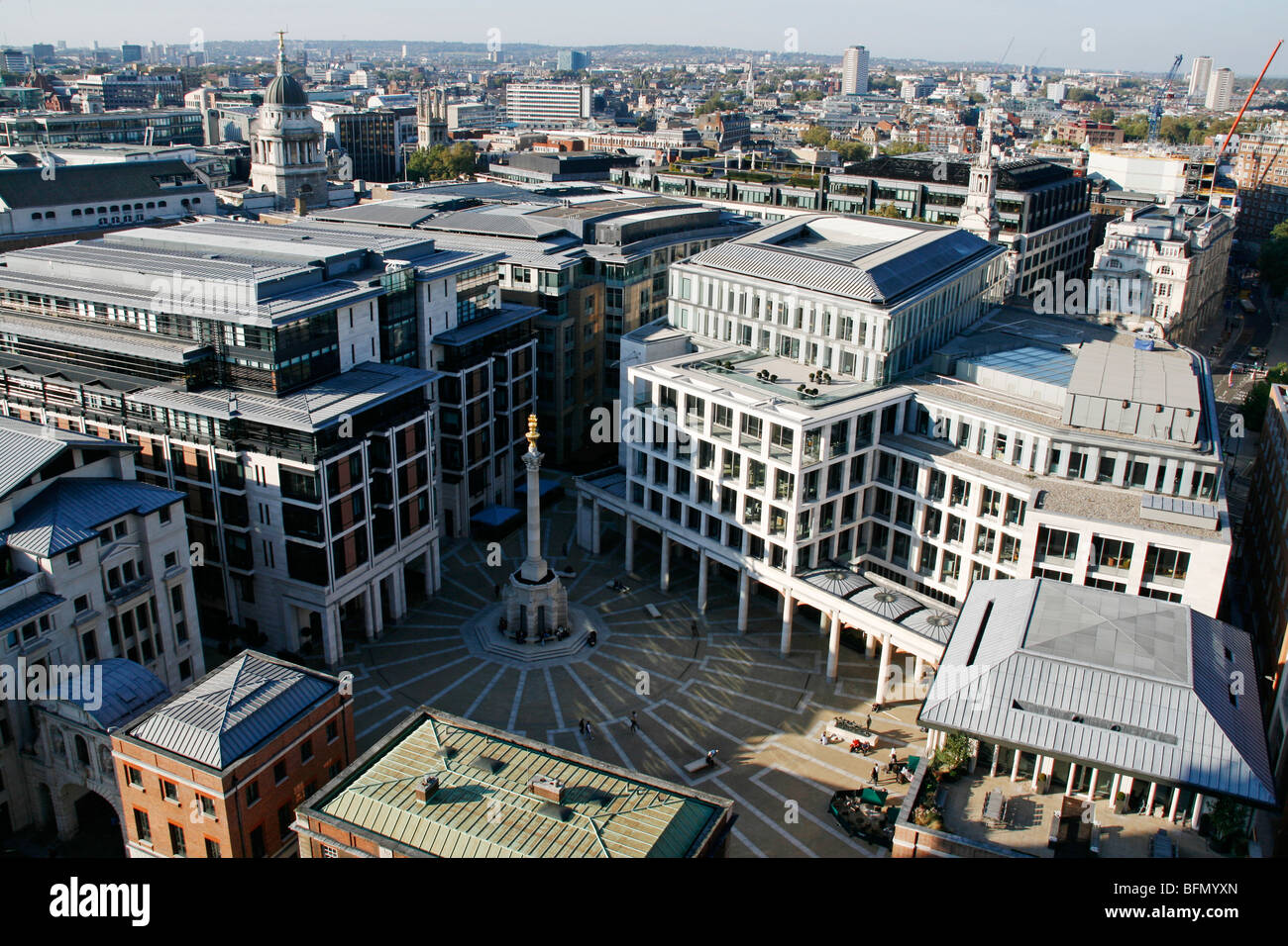 England, London. Londoner Paternoster Square gesehen von der Kuppel der St. Pauls Cathedral. Stockfoto