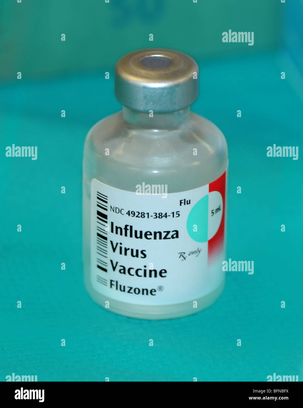 Fläschchen des Influenza-Virus-Impfstoff Stockfoto