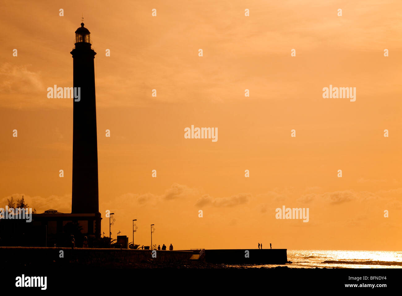 Sonnenuntergang mit dem Leuchtturm von Maspalomas auf Gran Canaria Stockfoto