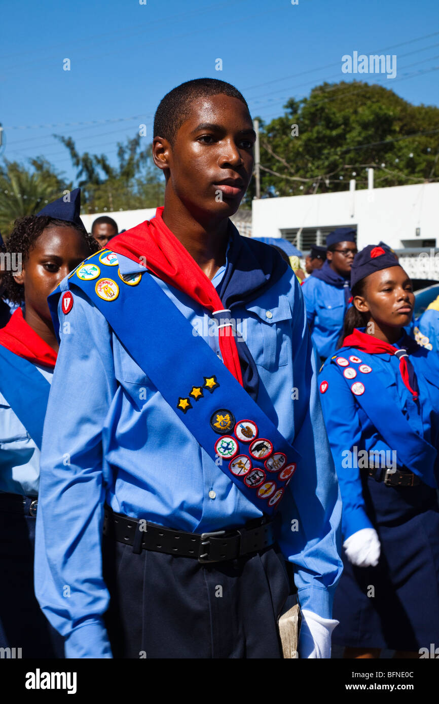 Mitglied der Pfingstbewegung Kreuzfahrer marschieren auf der Independence Day Parade in St. Johns, Antigua Stockfoto