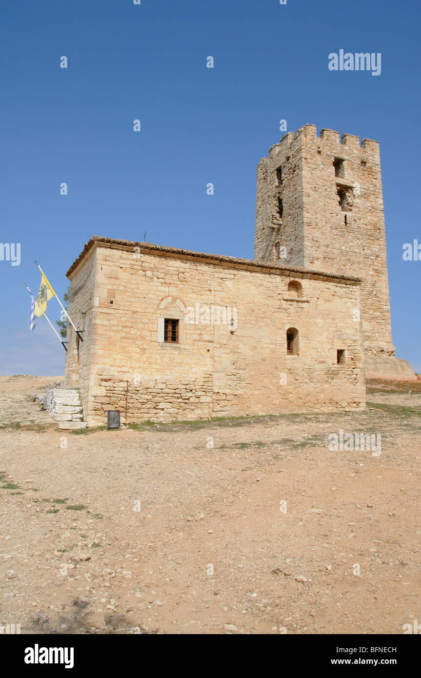 Nea Fokea Badeort in der Kaaandra Region des nördlichen Griechenland Kapelle und Turm von St. Paul Stockfoto