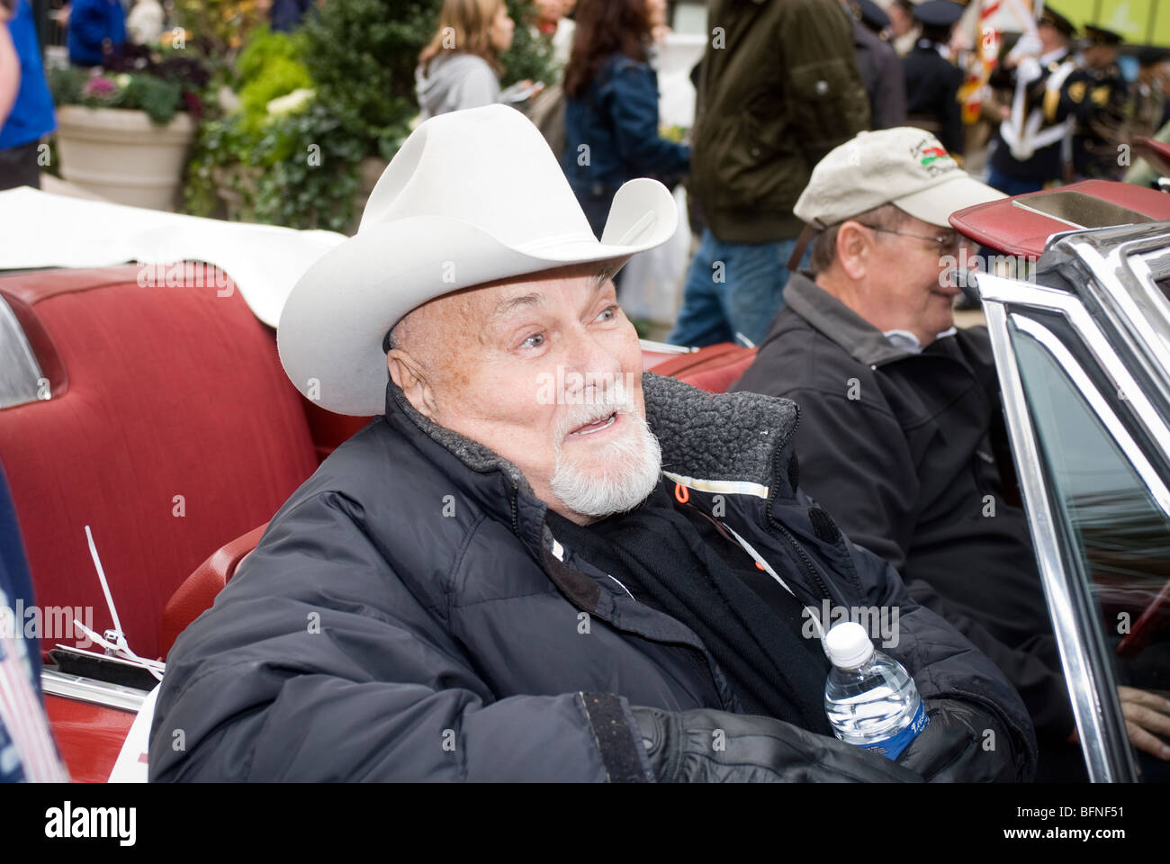 Schauspieler Tony Curtis ist Grand Marshal in der 91. jährliche Veterans-Day-Parade in New York Stockfoto