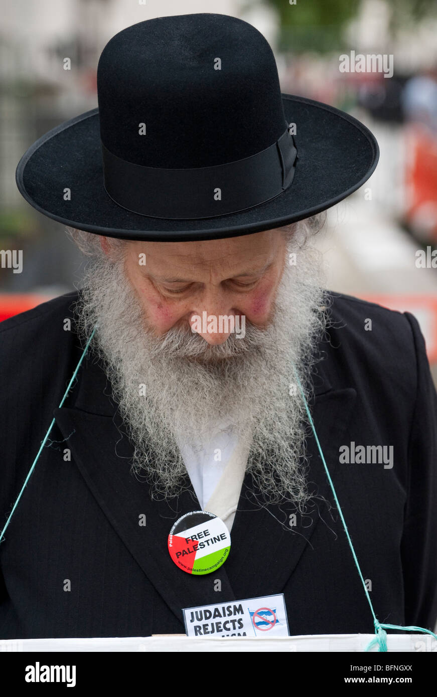 Rabbi gegen Zionismus Protest außerhalb n10 Downing Street beim Besuch des israelischen Premierministers Benjamin Netanyahu Stockfoto