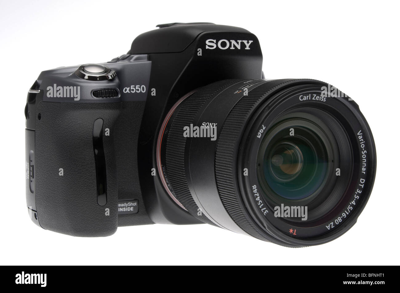 Sony Alpha 550 digitale SLR-Kamera mit Carl Zeiss 16-80mm Zoom-Objektiv - ein Produkt von einem branding und Herstellung Vereinbarung Stockfoto