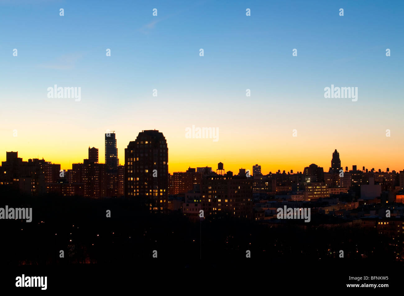 New York City Wassertürme bei Sonnenuntergang Stockfoto