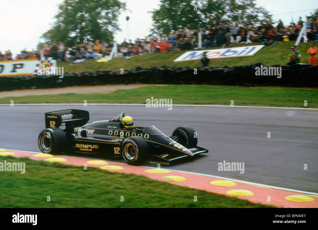 Ayrton Senna im Lotus 97T-Renault 1985 europäischen Grand Prix in Brands Hatch Stockfoto