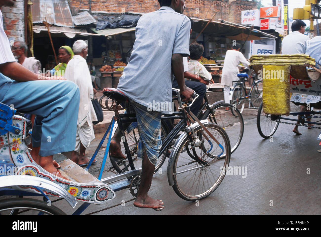 Fahrrad Rikscha; Gorakhpur; Uttar Pradesh; Indien; asien; Fahrrad Taxi, velotaxi, Pedicab, bikecab, Cyclo, Beca, Becak, trisikad, Dreirad Taxi, trishaw, Stockfoto