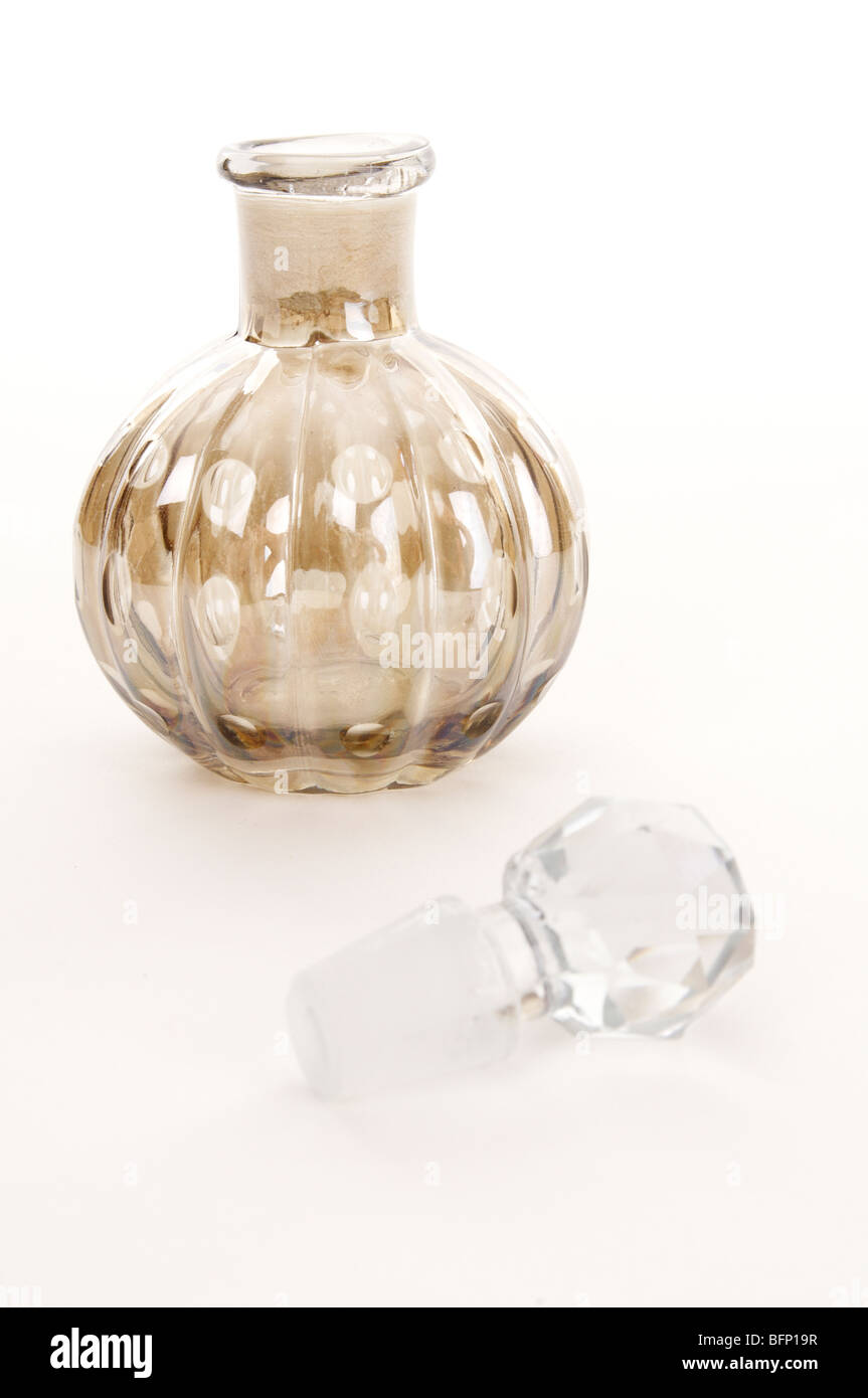 Reich verzierte Parfüm Glasflasche mit Glasstopfen Stockfoto