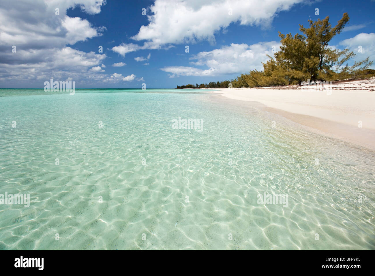 Strand im Bereich Deep Creek auf der Insel Eleuthera, Bahamas Stockfoto