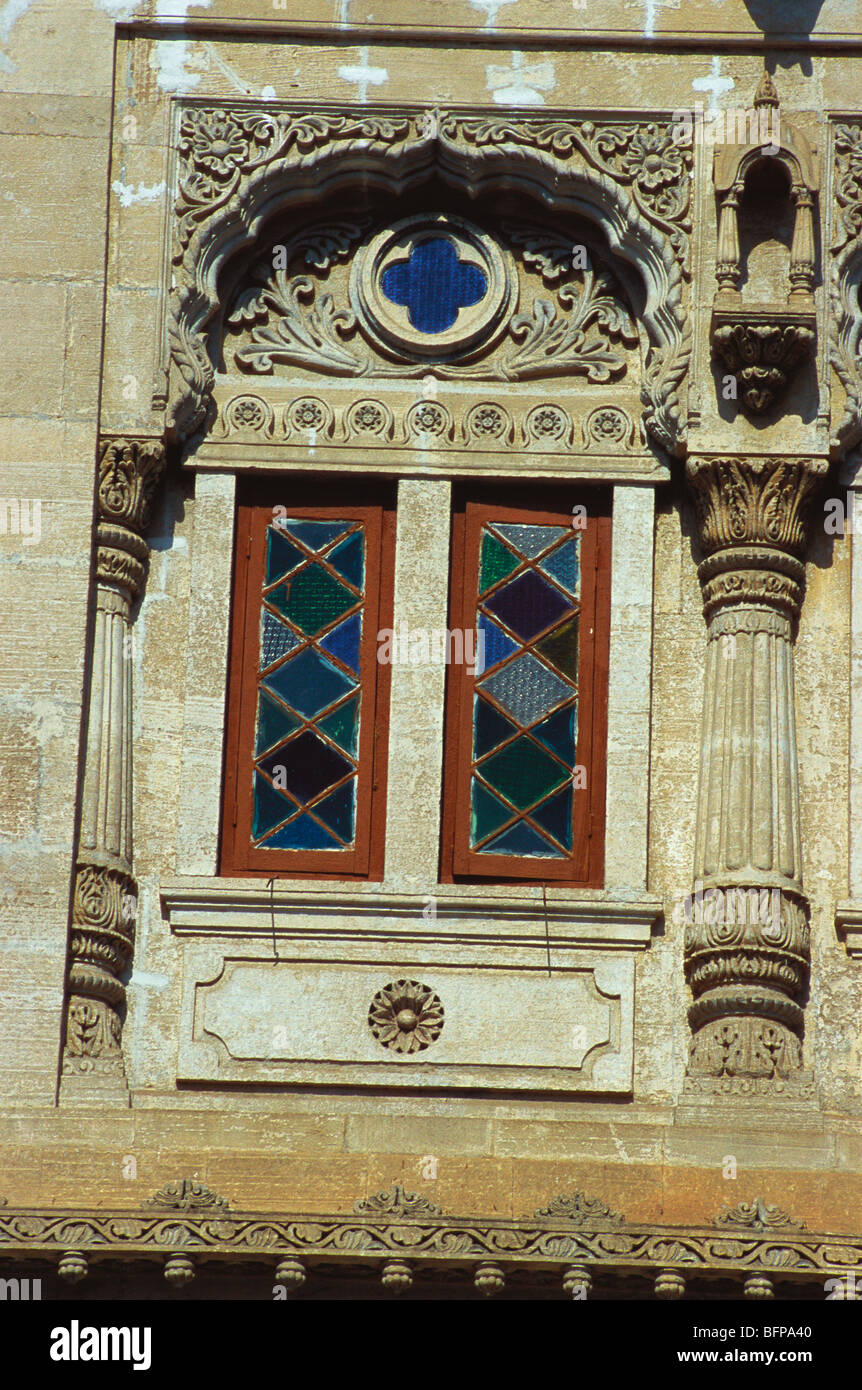 NMK 65310: Reich verzierte Fenster & Säule der Shinde Chhatri; Vanavadi; Pune; Maharashtra; Indien Stockfoto