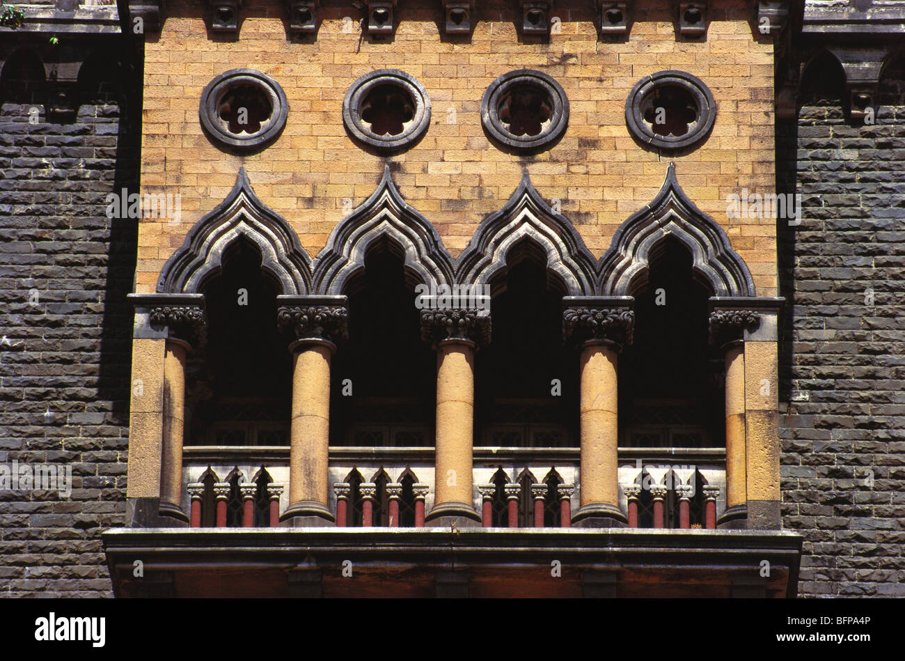 NMK 65370: Balkon des Bombay High Court; Bombay Mumbai; Maharashtra; Indien Stockfoto