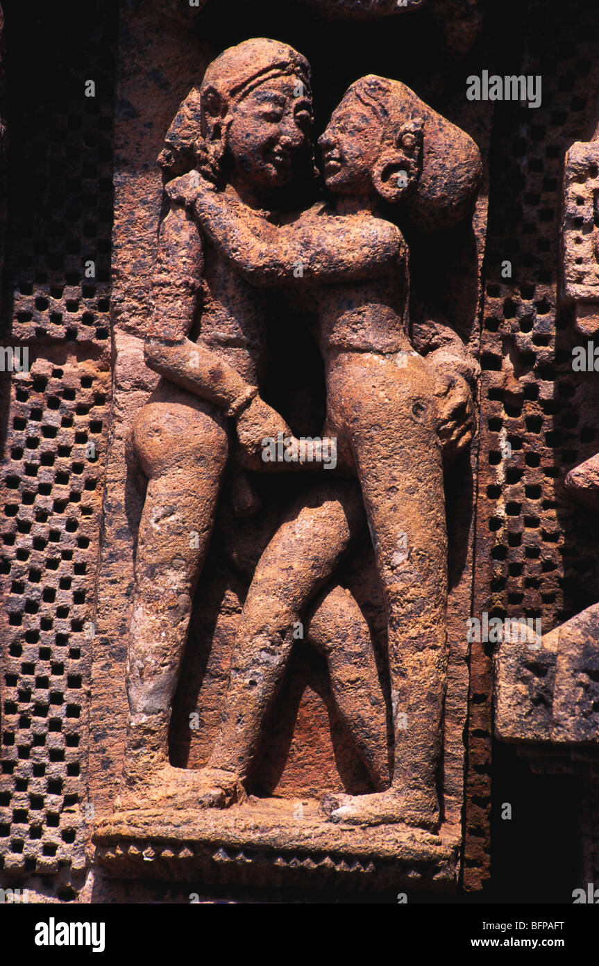 NMK 65483: Carving paar Pose erotische; Sonne-Bügel; Konarak; Orissa; Indien Stockfoto