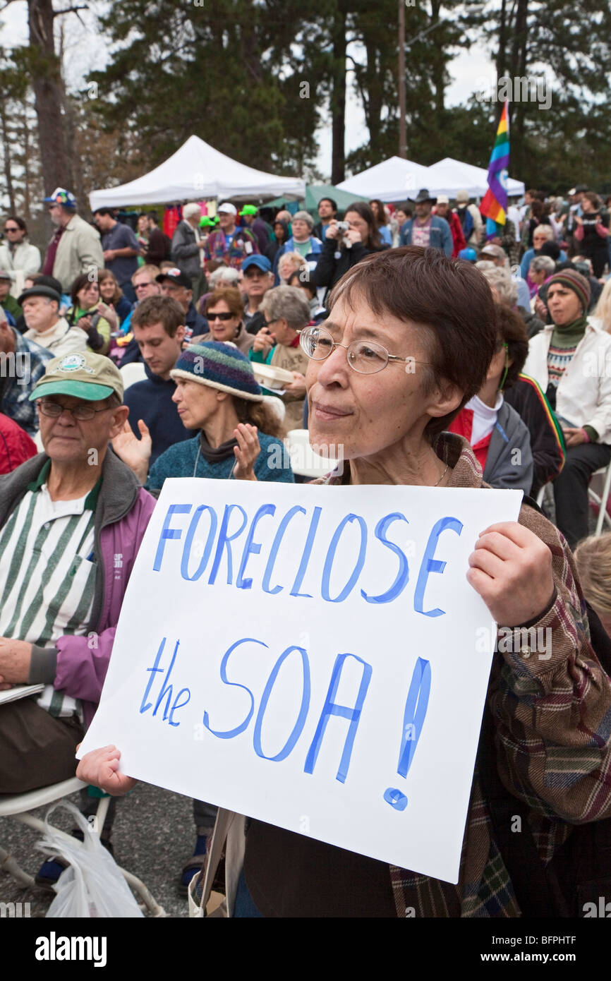 Demonstranten Nachfrage Schließung der School of the Americas Stockfoto