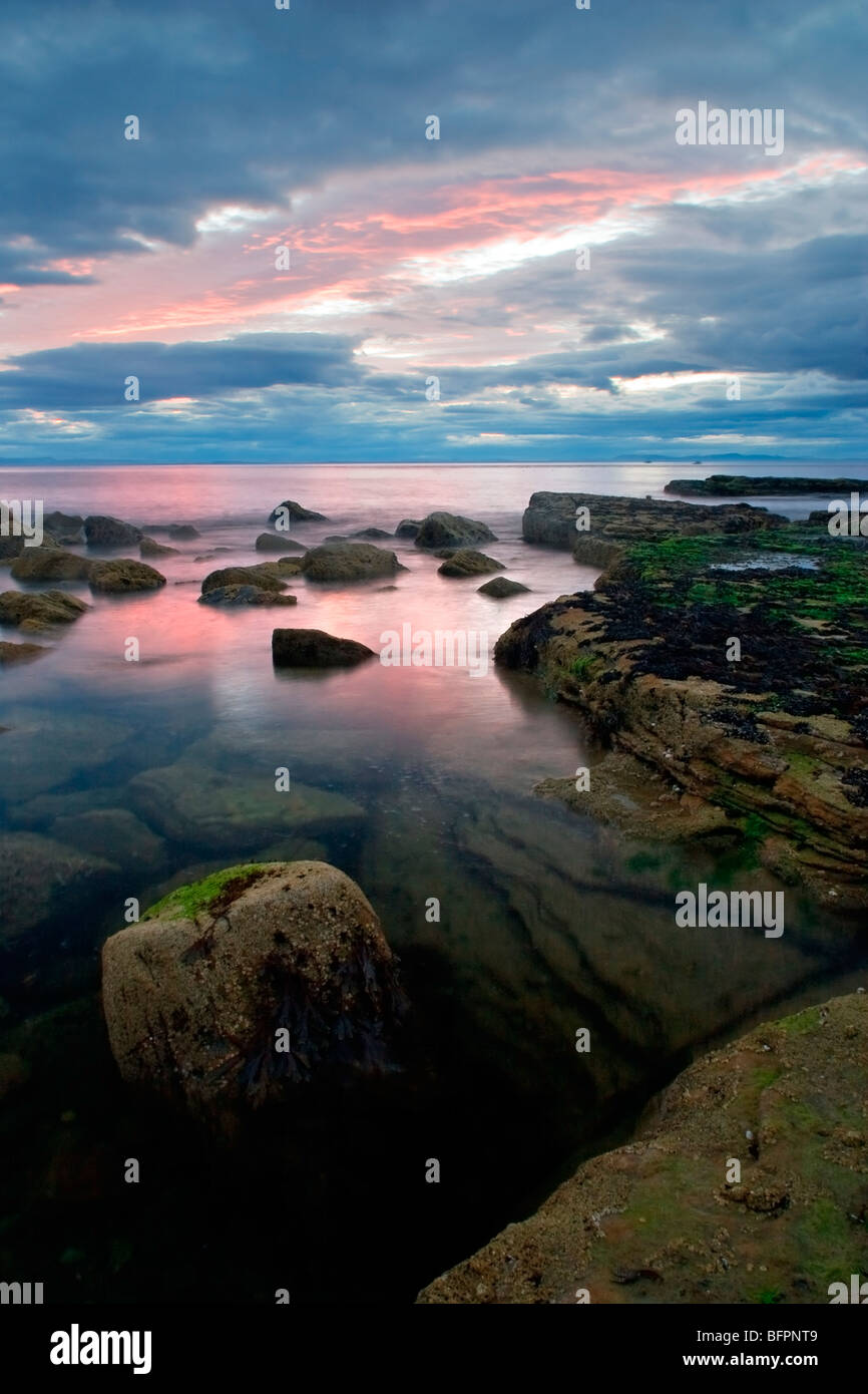 Sonnenuntergang am Strand von Burghead, Moray Firth, Burghead, Morayshire, Schottland, UK Stockfoto