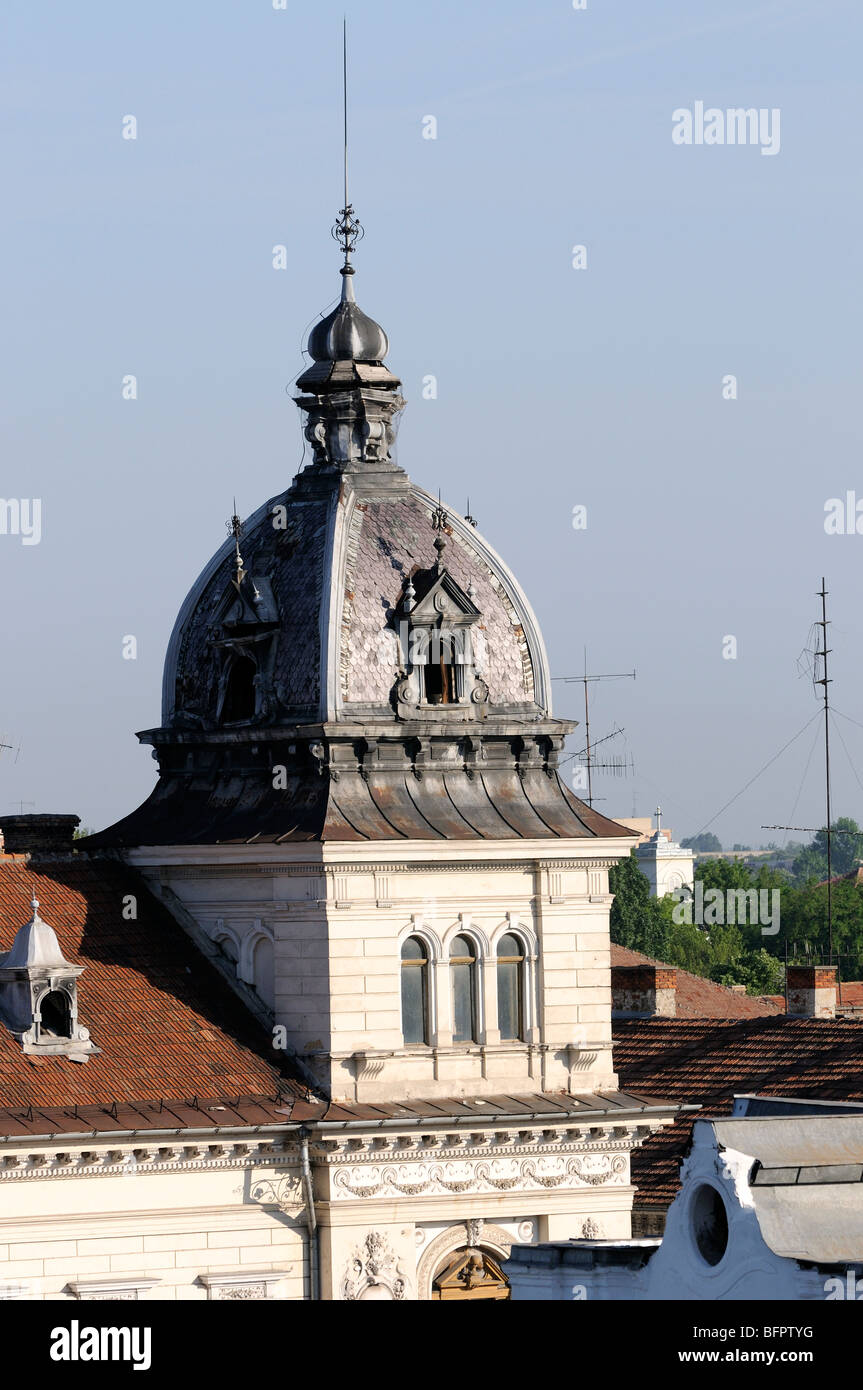 Dächer und alte Architektur in Arad in Rumänien Stockfoto