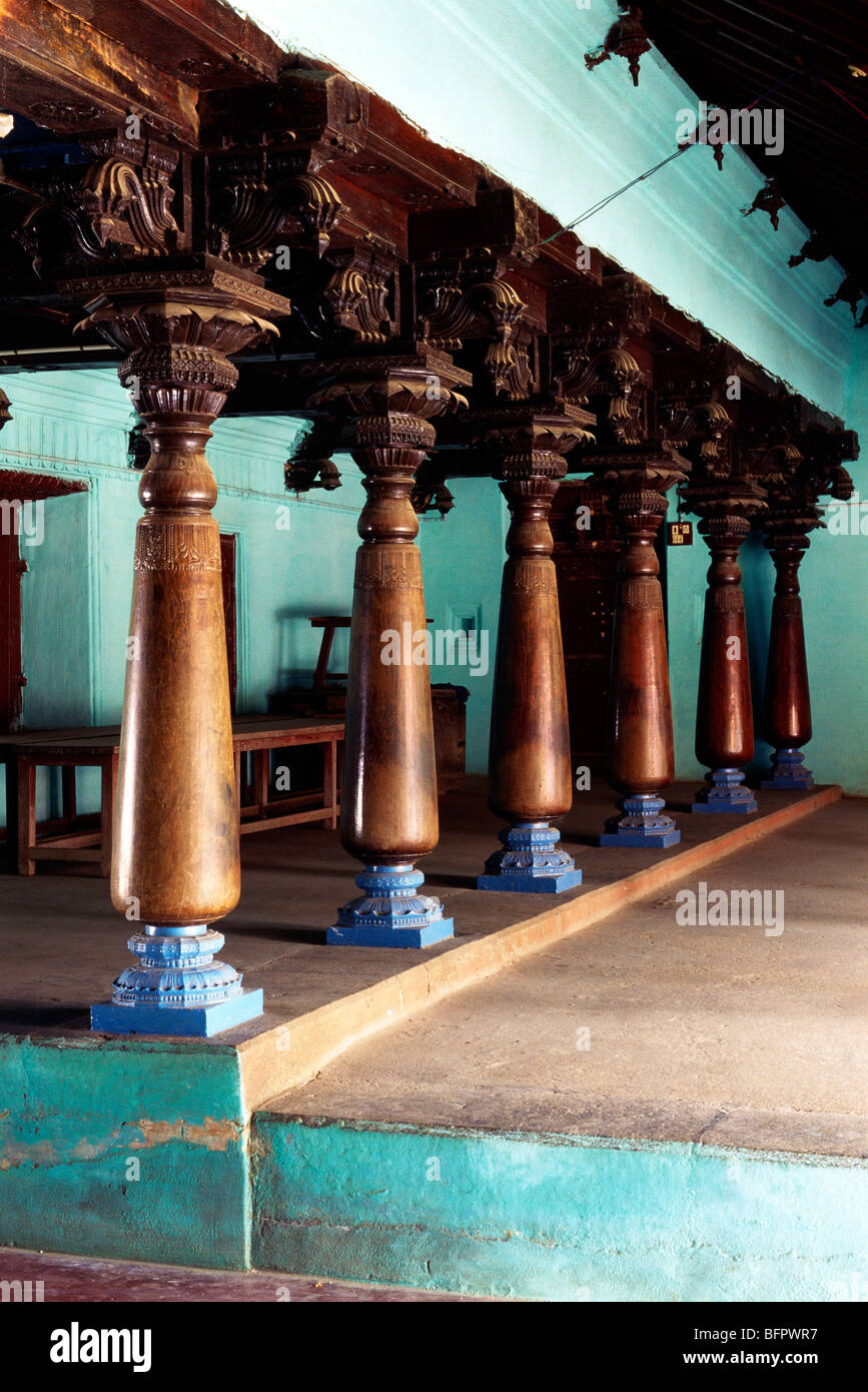 MAA 66535: Holzsäulen; zweihundert Jahre alten Nattukkottai Chettiar nach Hause; Chettinad; Tamil Nadu; Indien Stockfoto