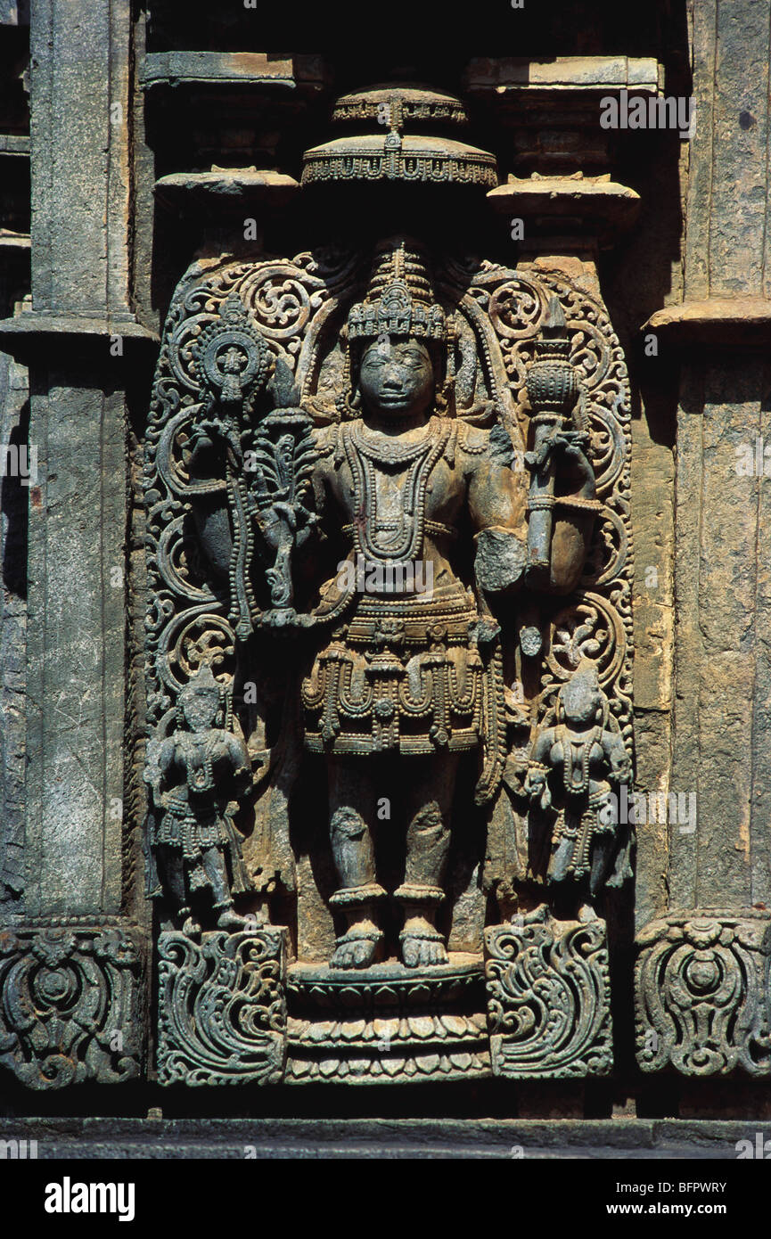 MAA 66565: Minutiös gemeißelte Statue von Vishnu in Sree Chennakeshava-Tempel; Belur; Karnataka; Indien Stockfoto