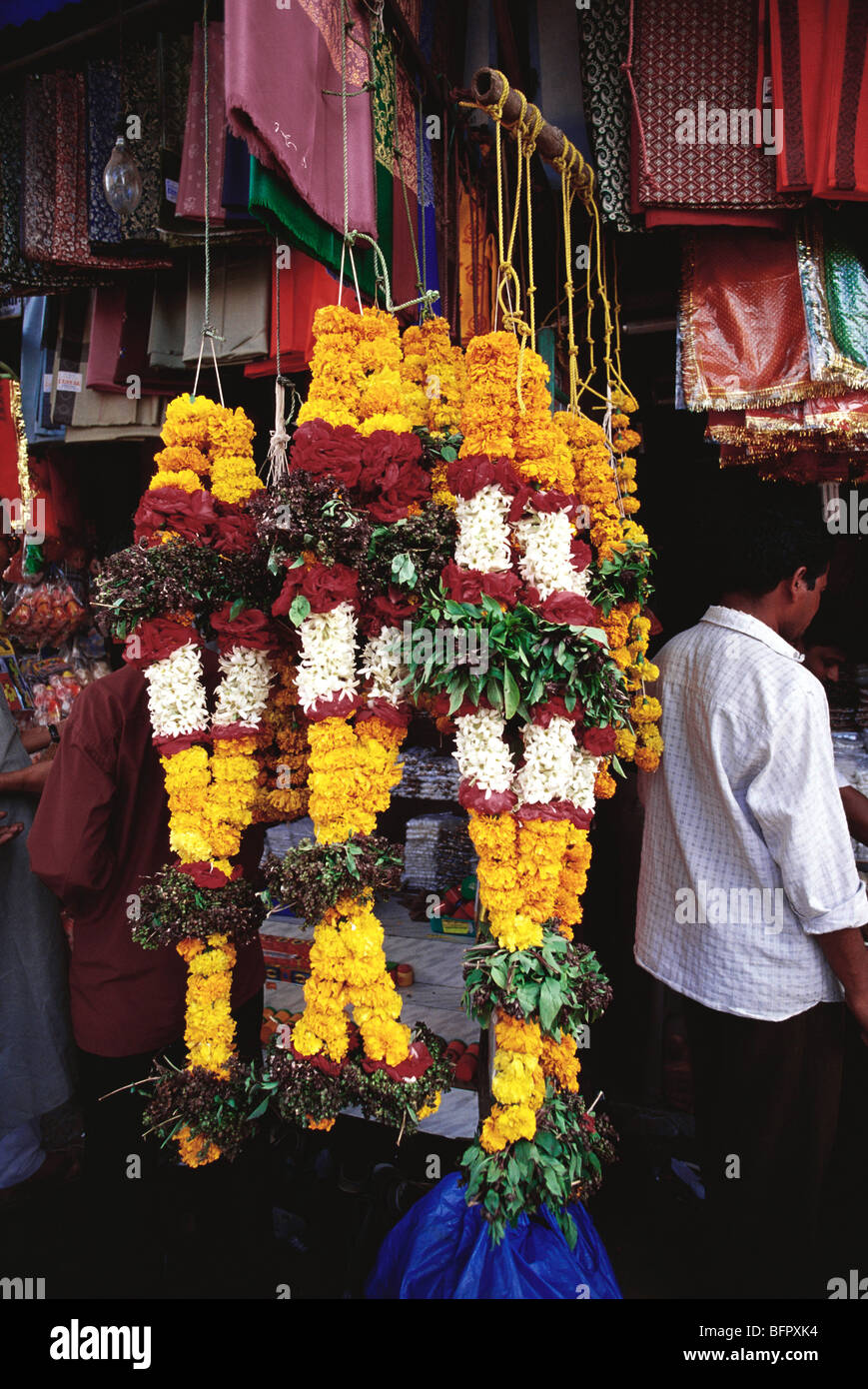 RSC 66615: Ländliche Girlande Blumengeschäft; Sinnar; Maharashtra; Indien Stockfoto