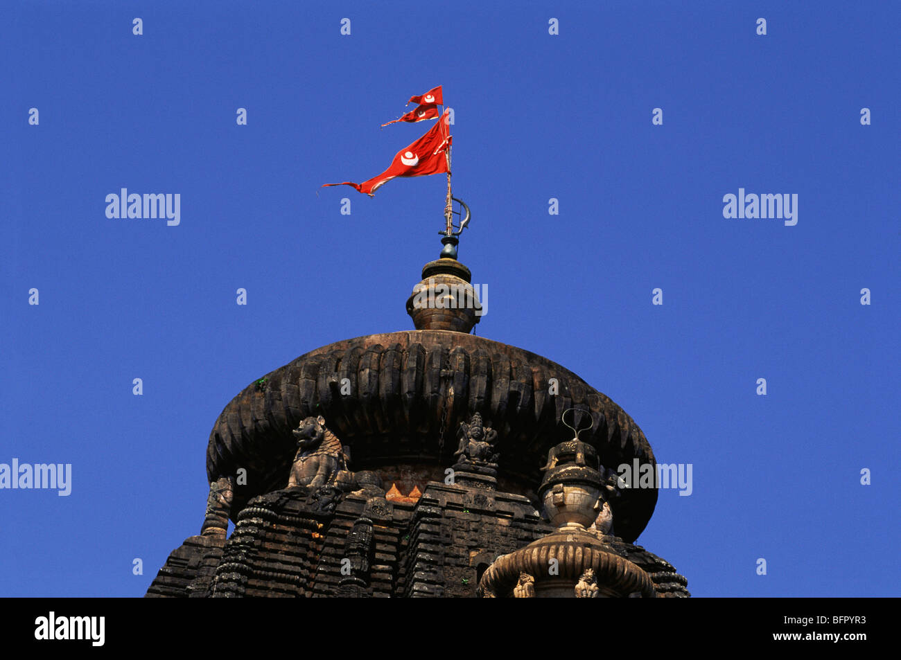 NMK 66875: Flagge auf Lingaraj Bügel; Bhubaneswar; Orissa; Indien Stockfoto