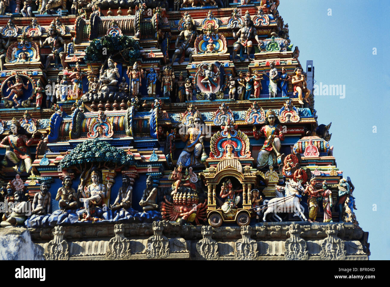 MAA 66925: Stuck Figuren in Mylapore Kapaleswarar Tempelturm; Madras Chennai; Tamil Nadu; Indien Stockfoto
