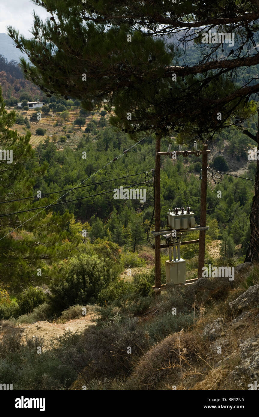 dh Strom Griechenland Kreta elektrische Leistung Linien kretischen Berge Landschaft des ländlichen Raums liefern Transformatoren Stockfoto