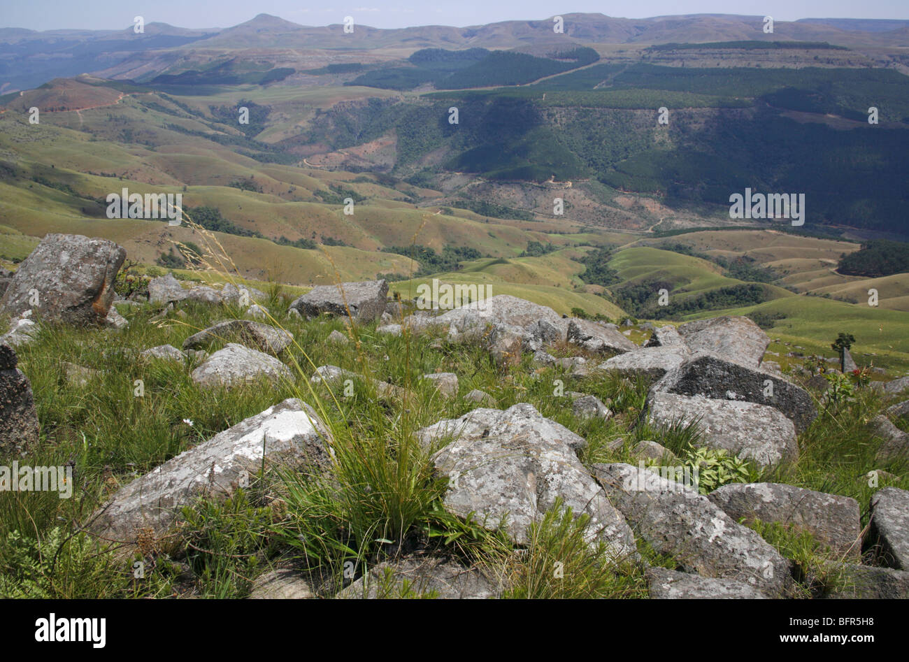 Malerische Aussicht auf die Berge und Täler von Mount Moody in die Transvaal Drakensberge Stockfoto